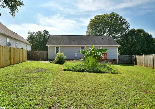 Photo 3 of Single family home for sale at 8 Montvale Dr, Simpsonville, SC 29681 | MLS# 1598328 | Listing updated on 2026-09-23