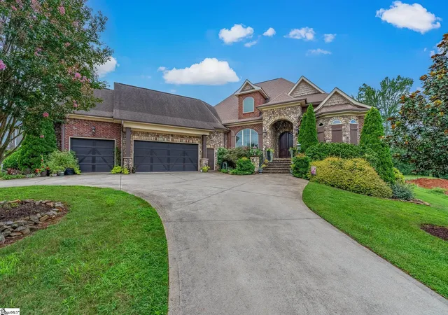 Photo 1 of Single family home for sale at 819 E Heathland Dr, Inman, SC 29349 | MLS# 1601947 | Listing updated on 2026-09-21