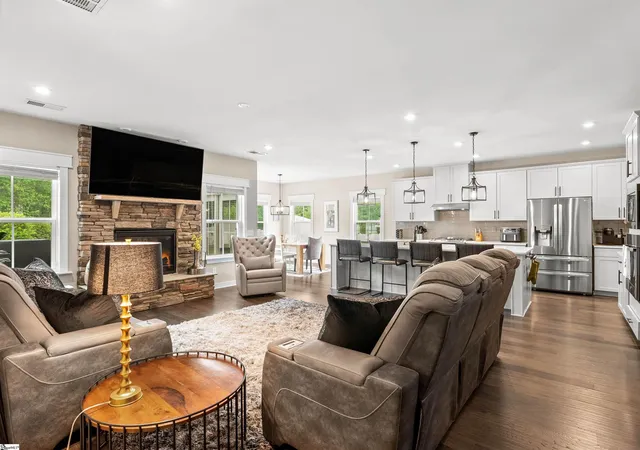 Photo 2 of Single family home for sale at 102 Mohegan Wy, Greenville, SC 29607 | MLS# 1590832 | Listing updated on 2026-08-04