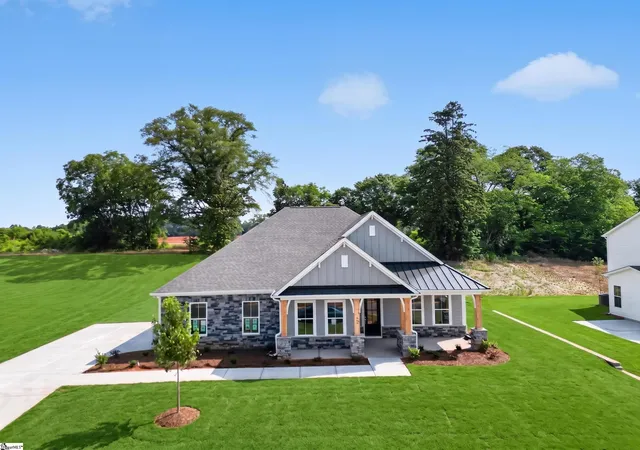 Homes for sale in Simpsonville, SC | 608 Timber Grove Dr, Simpsonville, SC 29681 | MLS# 1585585