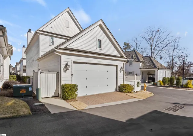 Photo 2 of Single family home for sale at 107 Denton Dr, Greenville, SC 29615 | MLS# 1602417 | Listing updated on 2026-08-31
