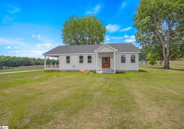 2nd image of 2024 Edwards Lake Rd, Greer, SC 29651 | MLS# 1597229