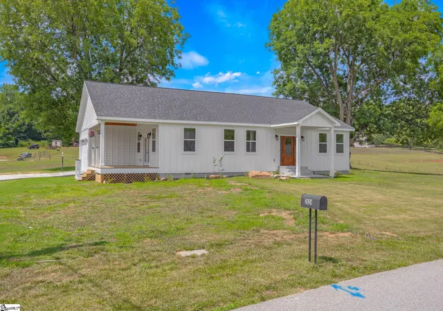 3rd image of 2024 Edwards Lake Rd, Greer, SC 29651 | MLS# 1597229