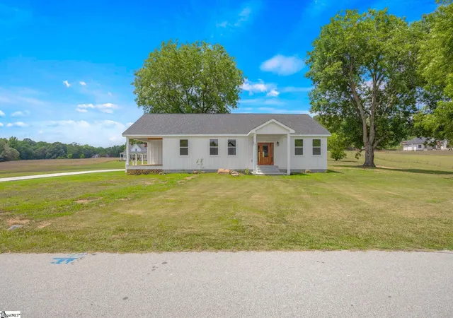 4th image of 2024 Edwards Lake Rd, Greer, SC 29651 | MLS# 1597229