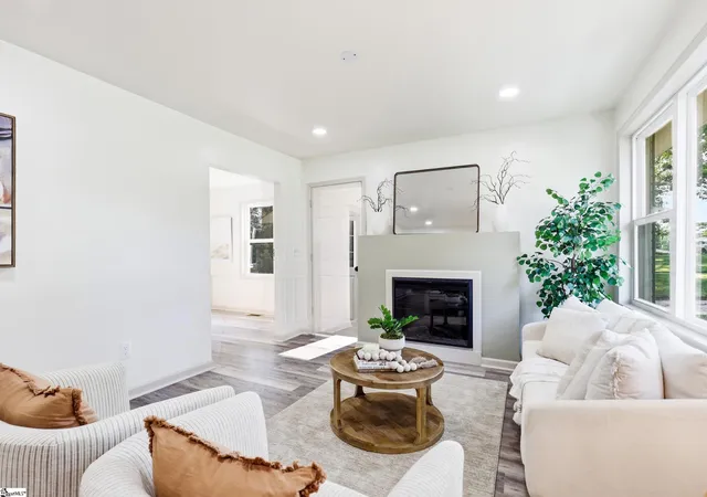 Photo 3 of Single family home for sale at 114 Birchwood St, Greenville, SC 29605 | MLS# 1597706 | Listing updated on 2026-09-03