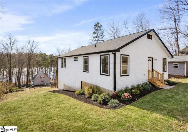 2nd image of 418 Kenwood Dr, Westminster, SC 29693 | MLS# 1601328