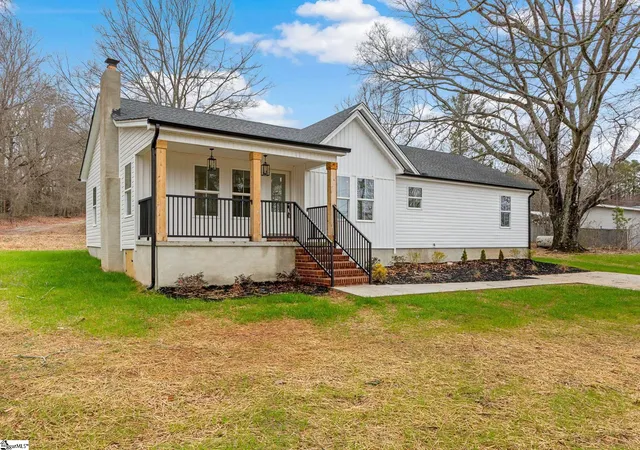 Photo 2 of Single family home for sale at 75 W Tyger Bridge Rd, Taylors, SC 29687 | MLS# 1583295 | Listing updated on 2026-09-15