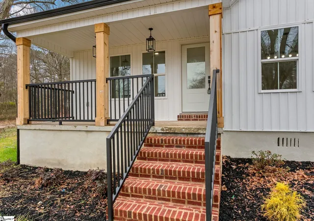 Photo 3 of Single family home for sale at 75 W Tyger Bridge Rd, Taylors, SC 29687 | MLS# 1583295 | Listing updated on 2026-09-15