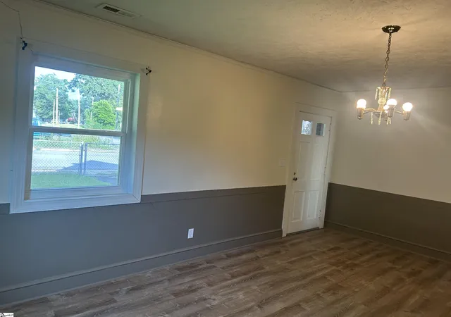 Photo 3 of Single family home for sale at 405 Elizabeth St, Clinton, SC 29325 | MLS# 1599883 | Listing updated on 2026-09-15