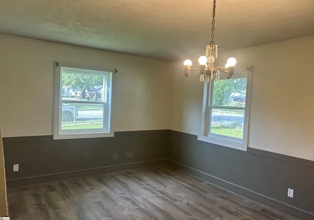 Photo 4 of Single family home for sale at 405 Elizabeth St, Clinton, SC 29325 | MLS# 1599883 | Listing updated on 2026-09-15