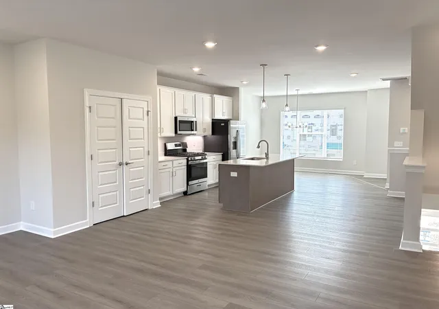 Photo 2 of Townhouse for sale at 21 Pikewood Ln, Greenville, SC 29607 | MLS# 1599131 | Listing updated on 2026-07-31