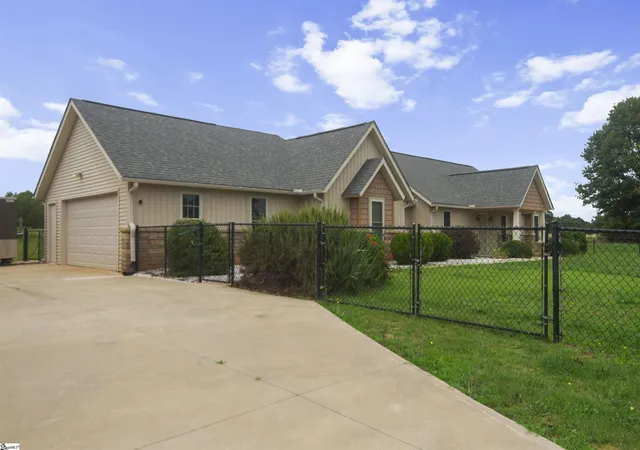 Photo 3 of Sale Pending at 2900 Hwy 187 South, Anderson, SC 29624 | MLS# 1595479 | Listing updated on 2026-09-16