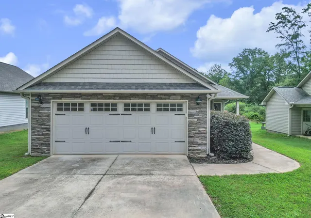 Photo 1 of Single family home for sale at 206 Mabry St, Spartanburg, SC 29301 | MLS# 1600107 | Listing updated on 2026-09-15