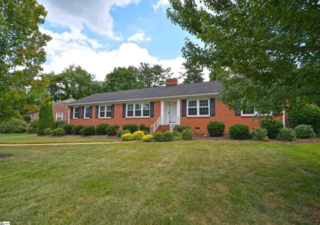 Photo 2 of Sale Pending at 19 Spring Forest Rd, Greenville, SC 29615 | MLS# 1598645 | Listing updated on 2026-09-10