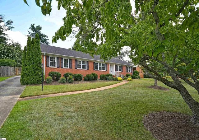 Photo 3 of Sale Pending at 19 Spring Forest Rd, Greenville, SC 29615 | MLS# 1598645 | Listing updated on 2026-09-10