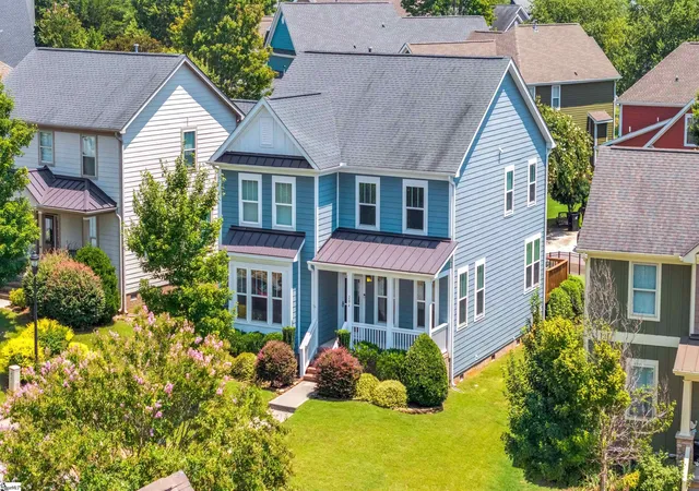 Photo 2 of Single family home for sale at 204 Maitland Dr, Greenville, SC 29617 | MLS# 1599482 | Listing updated on 2026-08-27