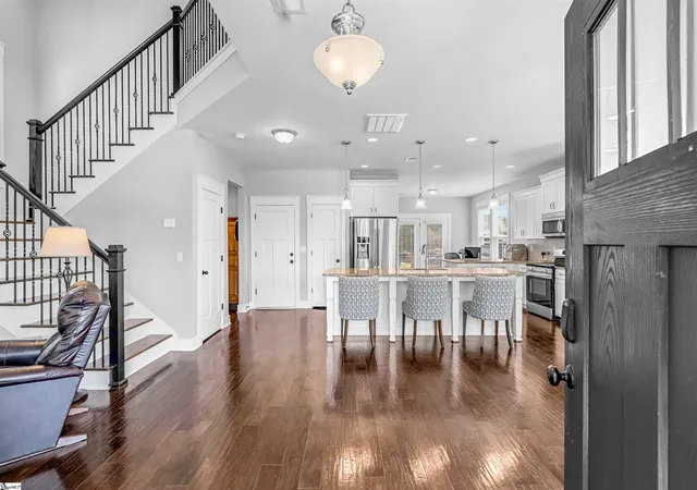 Photo 3 of Single family home for sale at 204 Maitland Dr, Greenville, SC 29617 | MLS# 1599482 | Listing updated on 2026-08-27