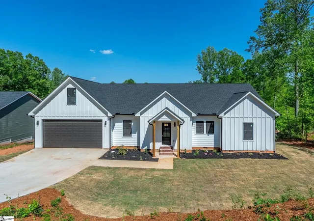 Photo 1 of Single family home for sale at 160 Holmes Dr, Spartanburg, SC 29303 | MLS# 1592806 | Listing updated on 2026-08-17