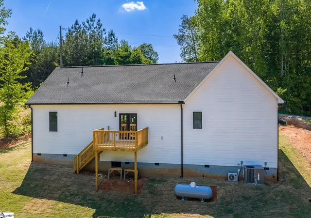 Photo 2 of Single family home for sale at 160 Holmes Dr, Spartanburg, SC 29303 | MLS# 1592806 | Listing updated on 2026-08-17