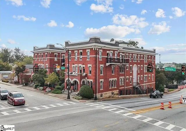 2nd image of 400 E Washington St, Greenville, SC 29601