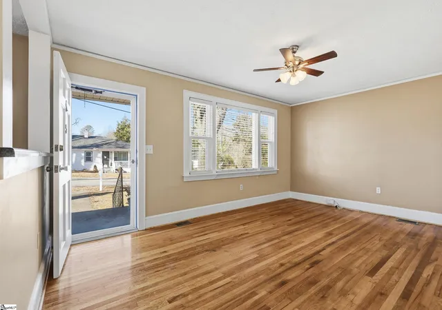 Photo 3 of Single family home for sale at 5 Lenore Dr, Greenville, SC 29617 | MLS# 1573841 | Listing updated on 2026-05-18