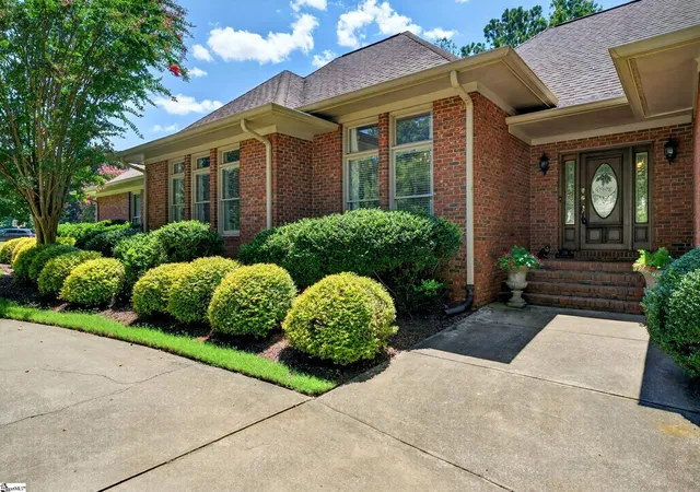 Photo 2 of Single family home for sale at 216 Muirfield Dr, Spartanburg, SC 29306 | MLS# 1599777 | Listing updated on 2026-08-18