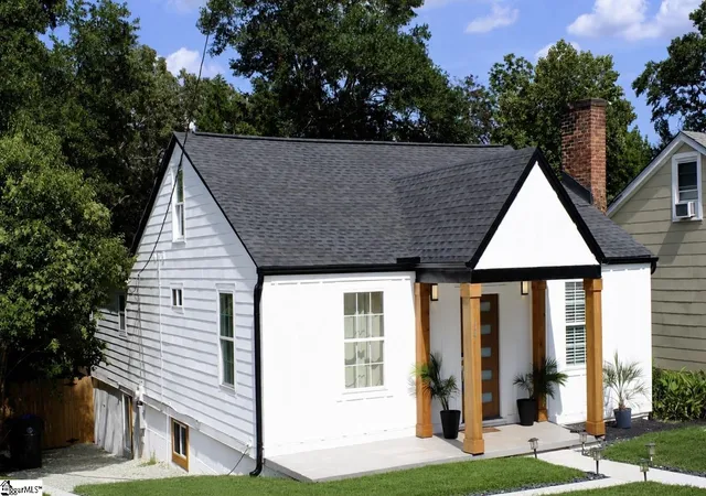 Photo 2 of Single family home for sale at 14 Hawthorne Ln, Greenville, SC 29605 | MLS# 1585484 | Listing updated on 2026-09-15