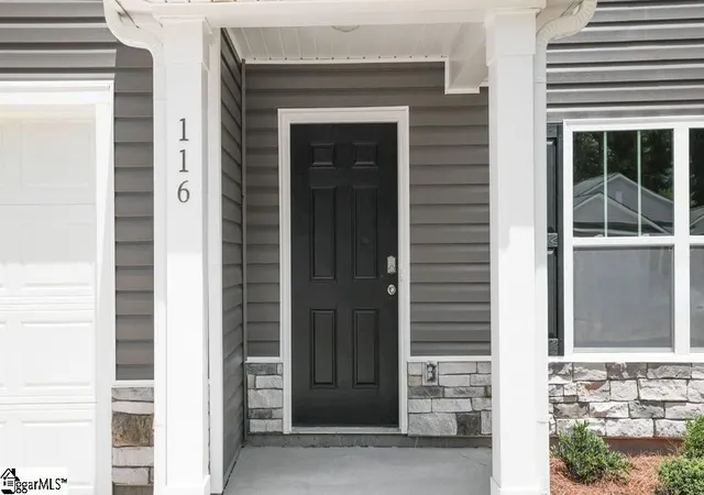 Photo 3 of Single family home for sale at 116 Cades Cove Dr, Greenwood, SC 29646 | MLS# 1588470 | Listing updated on 2026-09-18