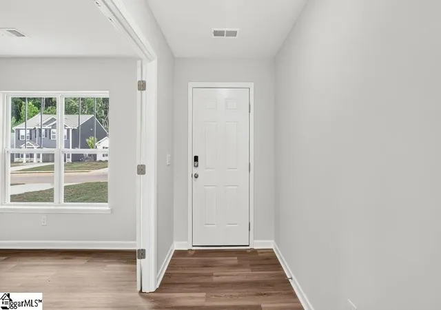 Photo 4 of Single family home for sale at 116 Cades Cove Dr, Greenwood, SC 29646 | MLS# 1588470 | Listing updated on 2026-09-18