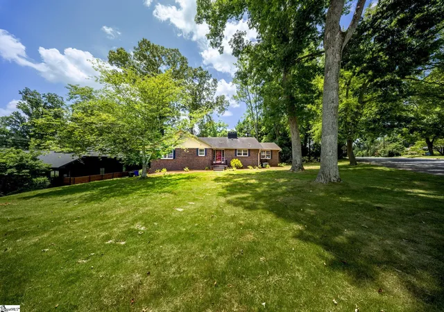 Photo 2 of Single family home for sale at 517 Dellwood Dr, Greenville, SC 29609 | MLS# 1596348 | Listing updated on 2026-08-08