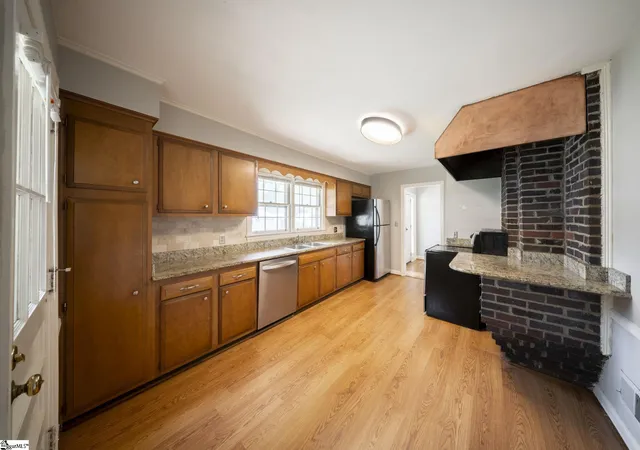 Photo 4 of Single family home for sale at 517 Dellwood Dr, Greenville, SC 29609 | MLS# 1596348 | Listing updated on 2026-08-08