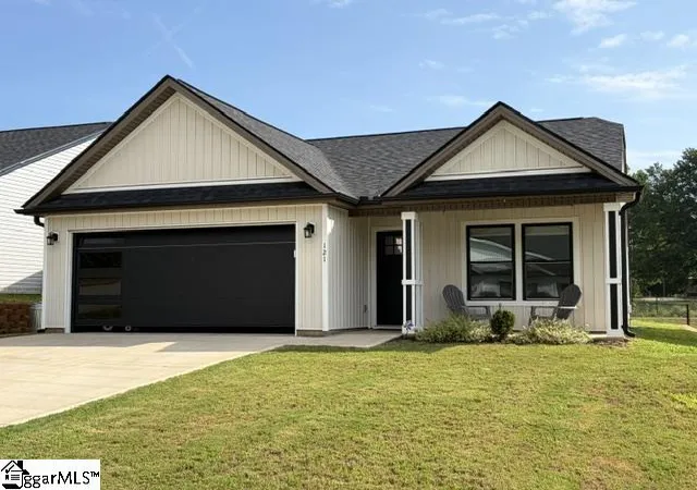 Photo 1 of Single family home for sale at 121 Sunrise Rd, Spartanburg, SC 29302 | MLS# 1602367 | Listing updated on 2026-08-29