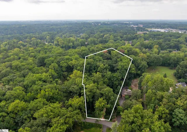 Photo 3 of Single family home for sale at 1020 Woodburn Rd, Spartanburg, SC 29302 | MLS# 1602194 | Listing updated on 2026-09-08