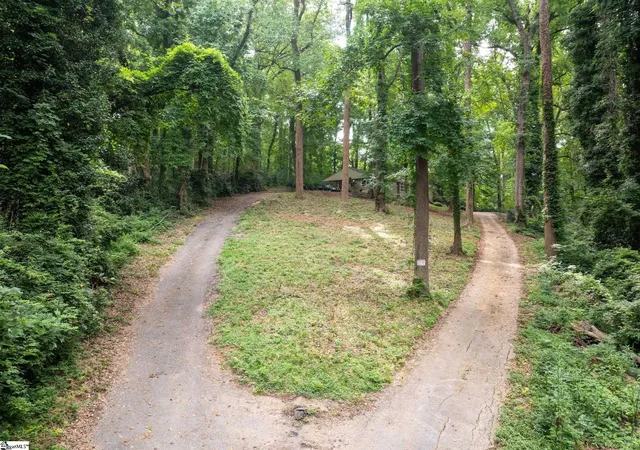 Photo 3 of Single family home for sale at 1020 Woodburn Rd, Spartanburg, SC 29302 | MLS# 1602194 | Listing updated on 2026-09-08