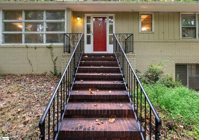 Photo 4 of Single family home for sale at 1020 Woodburn Rd, Spartanburg, SC 29302 | MLS# 1602194 | Listing updated on 2026-09-08