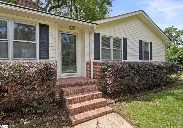 Photo 2 of Single family home for sale at 128 Colvin Rd, Greenville, SC 29615 | MLS# 1600129 | Listing updated on 2026-09-09