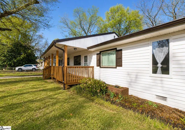 Photo 2 of Single family home for sale at 235 S Blackstock Rd, Spartanburg, SC 29301 | MLS# 1592415 | Listing updated on 2026-09-19