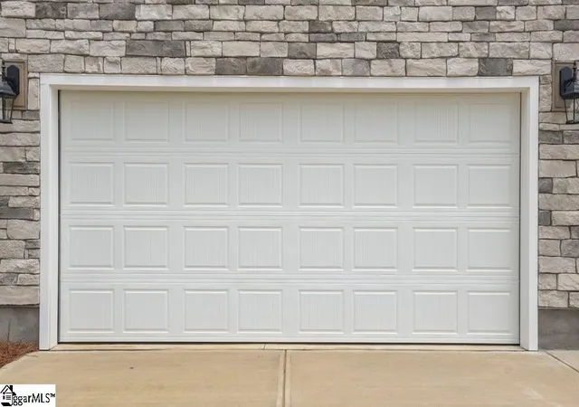 Photo 3 of Single family home for sale at 111 Sweetwood Ln, Simpsonville, SC 29680 | MLS# 1586698 | Listing updated on 2026-10-23
