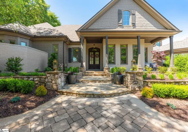 Photo 4 of Single family home for sale at 305 Chancery Ln, Simpsonville, SC 29681 | MLS# 1592426 | Listing updated on 2026-10-07