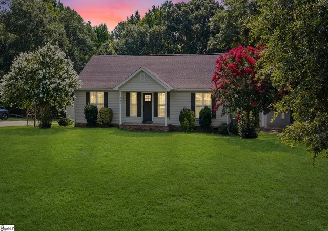 Homes for sale in Fountain Inn, SC | 351 Knickerbocker Estate Dr, Fountain Inn, SC 29644 | MLS# 1596657