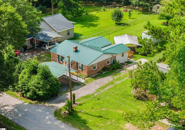 Photo 1 of Single family home for sale at 14 Hudson St, Taylors, SC 29687 | MLS# 1600569 | Listing updated on 2026-09-01