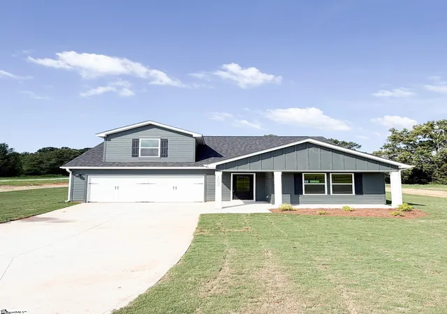 Photo 1 of Single family home for sale at 18034 Hwy 101 S, Gray Court, SC 29645 | MLS# 1592706 | Listing updated on 2026-09-17