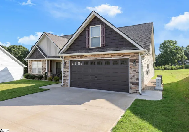 Photo 3 of Single family home for sale at 316 Dogwood Trl, Campobello, SC 29322 | MLS# 1599705 | Listing updated on 2026-08-31
