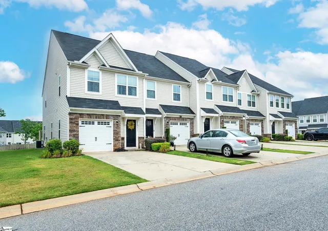 Photo 2 of Townhouse for sale at 411 Huntingdale Pl, Simpsonville, SC 29681 | MLS# 1600594 | Listing updated on 2026-08-12