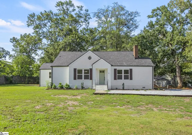 Photo 2 of Single family home for sale at 11 Willow Springs Dr, Greenville, SC 29607 | MLS# 1598015 | Listing updated on 2026-09-09