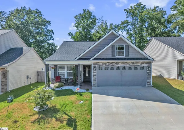 Photo 1 of Single family home for sale at 424 Timberwood Dr, Woodruff, SC 29388 | MLS# 1601281 | Listing updated on 2026-09-30