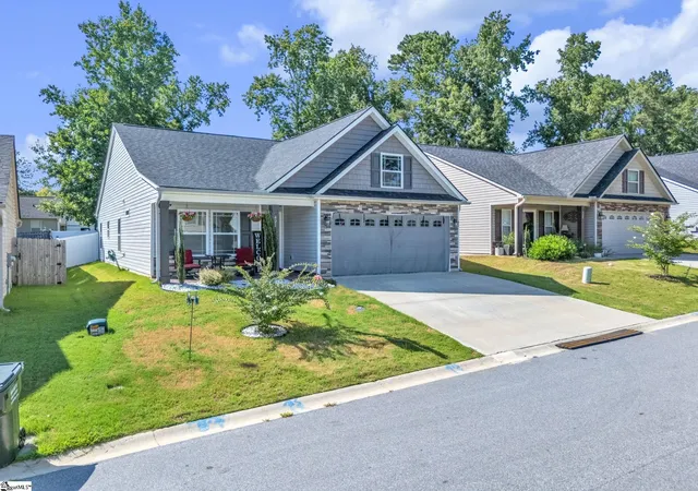 Photo 2 of Single family home for sale at 424 Timberwood Dr, Woodruff, SC 29388 | MLS# 1601281 | Listing updated on 2026-09-30