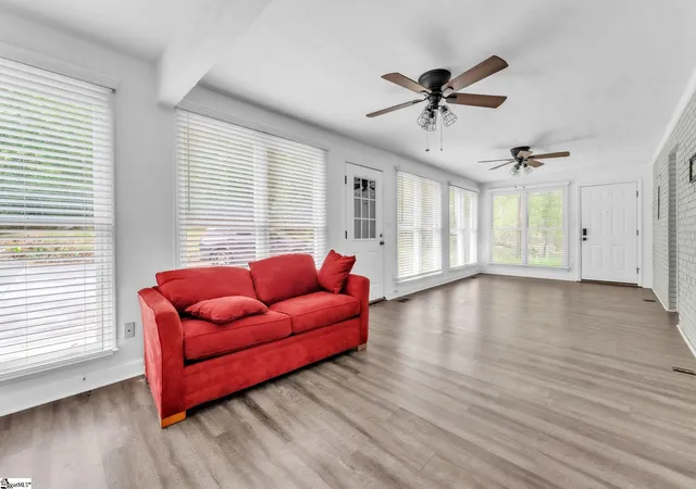 Photo 4 of Single family home for sale at 4921 S Pine St, Spartanburg, SC 29302 | MLS# 1588848 | Listing updated on 2026-04-20