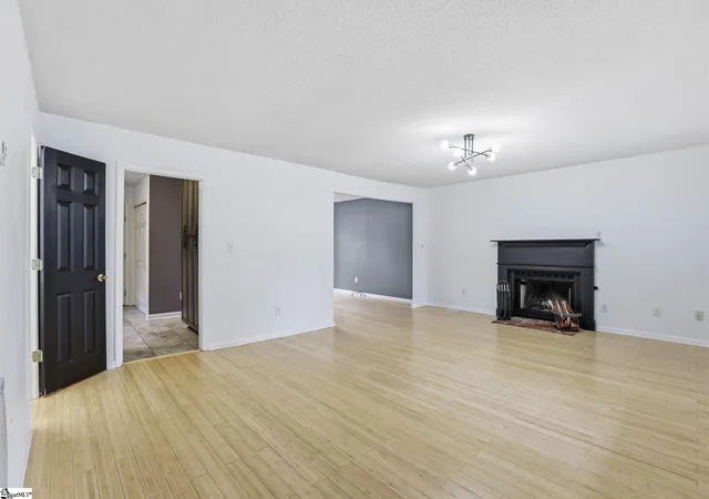 Photo 3 of Single family home for sale at 1301 Winding Wy, Taylors, SC 29687 | MLS# 1596081 | Listing updated on 2026-06-26