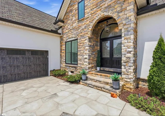 Photo 3 of Single family home for sale at 244 Chancellors Park Ct, Simpsonville, SC 29681 | MLS# 1599567 | Listing updated on 2026-09-18